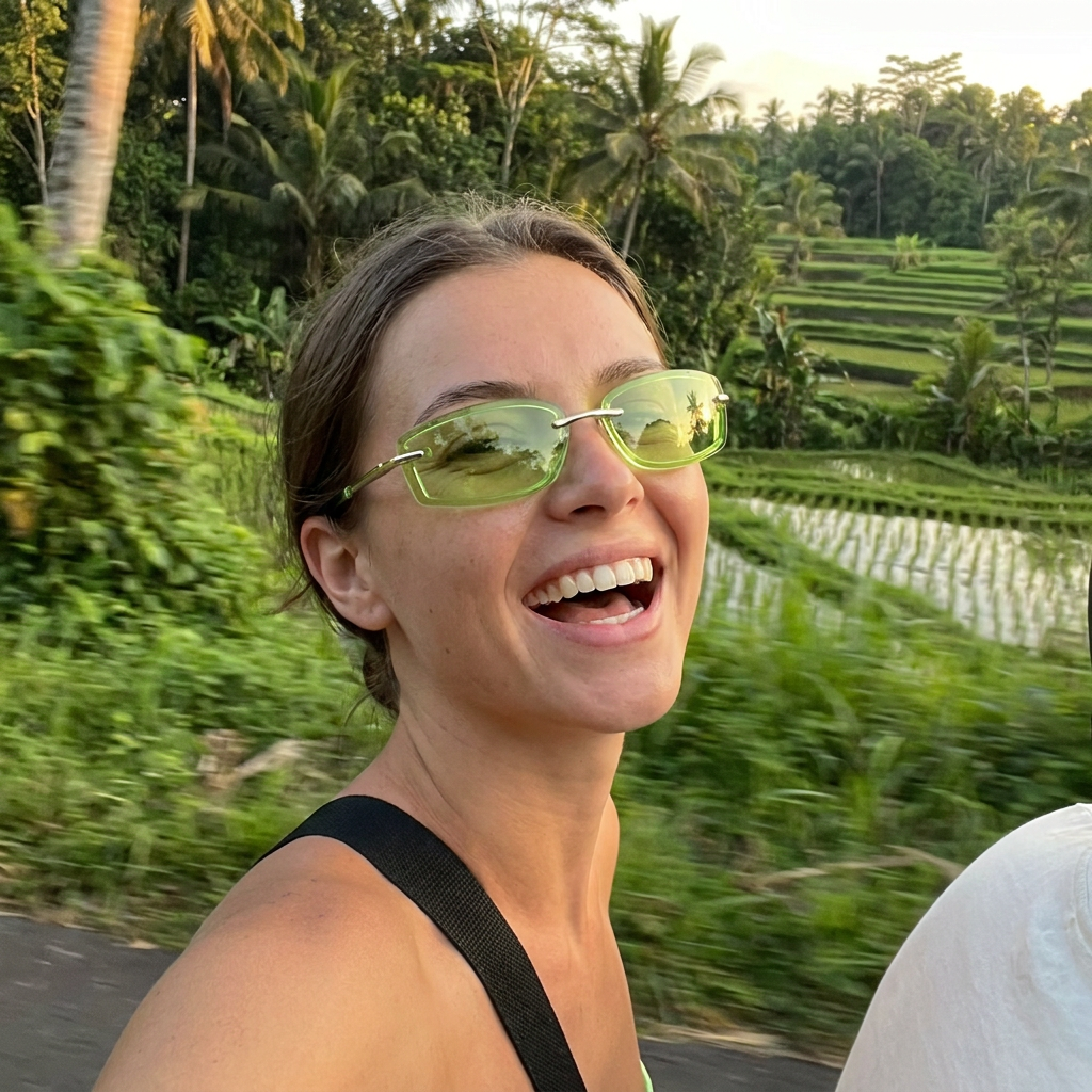 Swervy Vision Y2K rimless sunglasses - Vespa selfie Bali