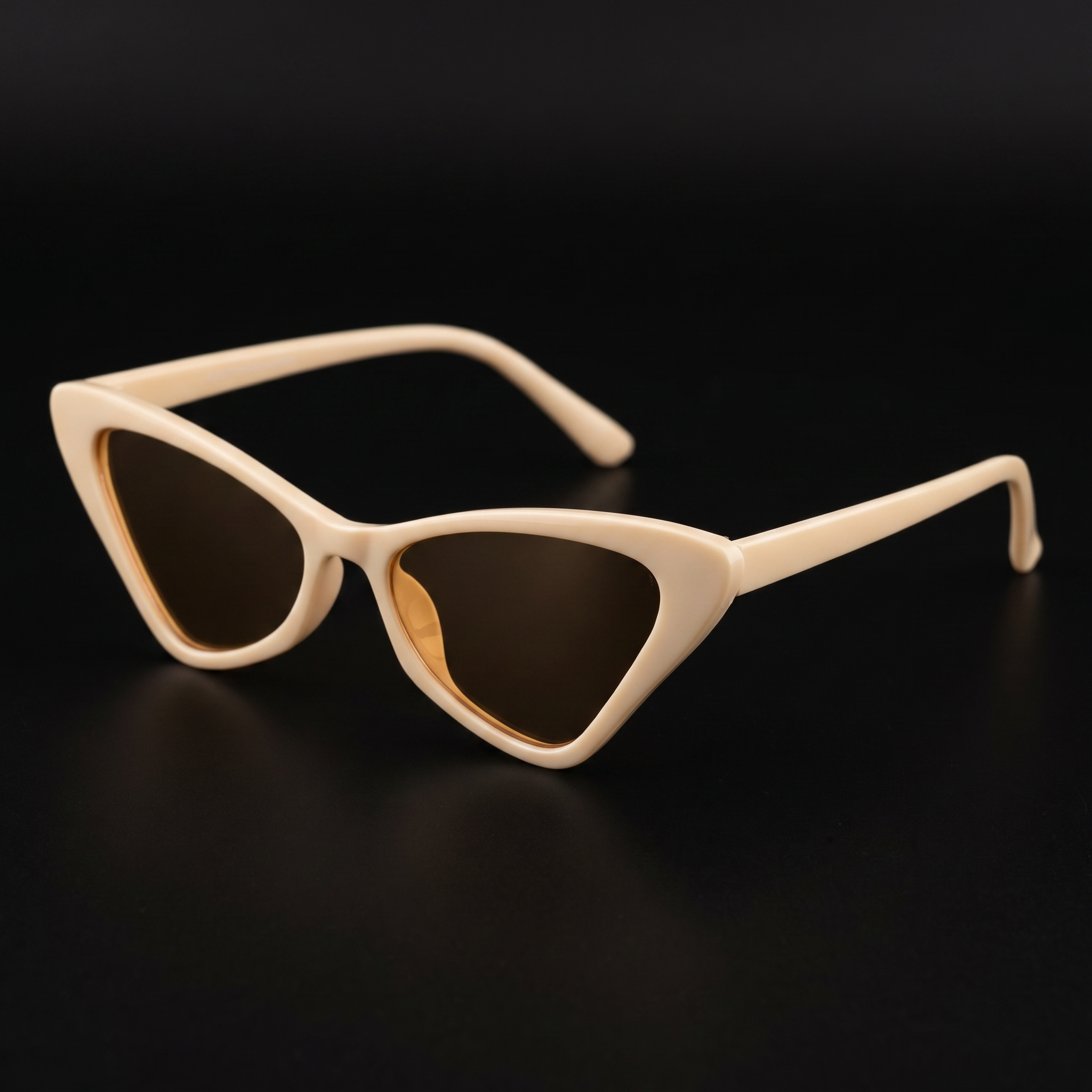 Small Cat Eye Retro 90s Sunglasses – Cream colorway close-up