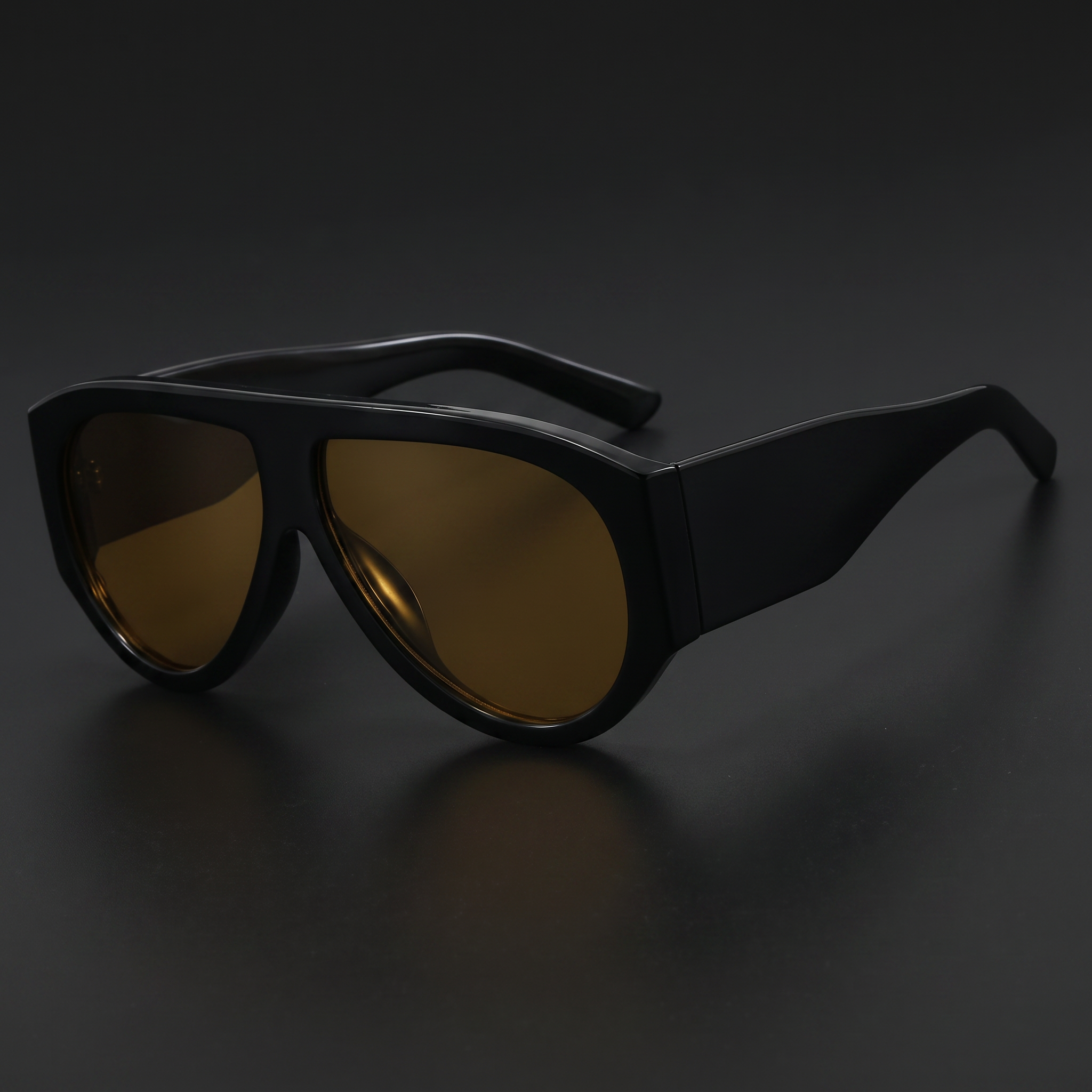 Oversized pilot sunglasses in black amber — Swervy hip-hop shades